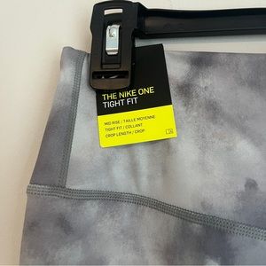 NWT Nike One Icon Mid Rise Tight Fit Leggings Grey running capris